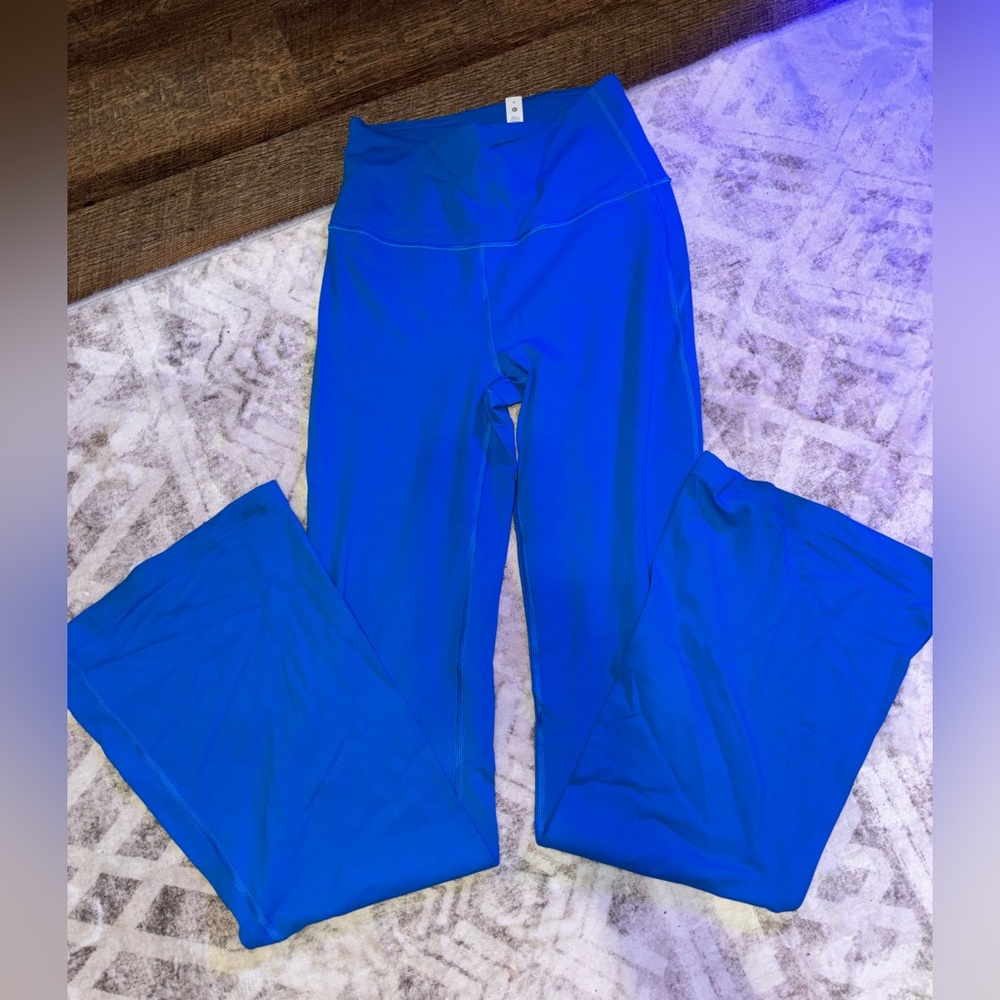 Lululemon super-high-rise flare legging / Size 6